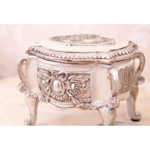 Akizuki Boeki Jewelry Storage White Size (W x D x H): 6.0 x 4.3 x 4.7 inches (15.2 x 11 x 12 cm), Rococo Deco Jewelry Box LF19043-108W