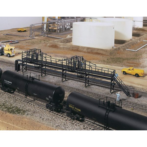 Walthers Cornerstone HO Scale Model Oil Loading Platform, 8