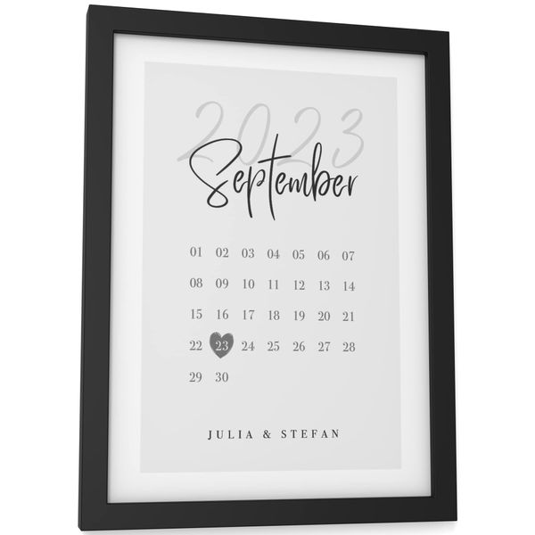 Papierschmiede® Personalisierter Kalender mit Namen | DIN A5 (15x21 cm) Bilderrahmen wählbar | Poster Geschenke fertig gerahmt, Personalisiertes Bild Geschenk Jahrestag Hochzeit „Wedding Calendar“