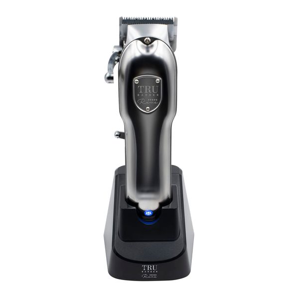 TRU BARBER Hair Clipper Professionelle Haarschneidemaschine REVO für Barbier und Friseur, Motor 6500 U/min. mit Barbierkämmen. Haarschneider. Friseurumhang