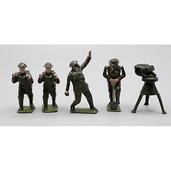 4 Britains Lead Soldiers and a Range Finder 2 have Gas Masks