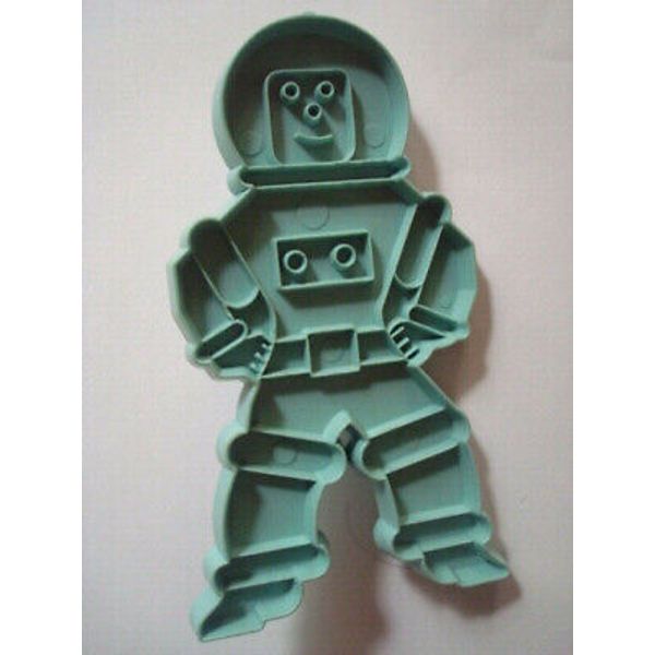 VINTAGE SPACEMAN ASTRONAUT COOKIE CUTTER  STANLEY HOME PRODUCTS