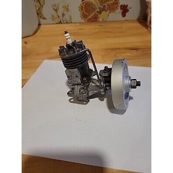 VINTAGE GHQ AERO 52 GAS POWERED MODEL AIRPLANE BOAT ENGINE LARGE FLYWHEEL