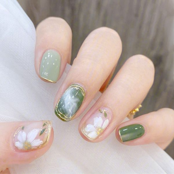 24Pcs Square False Nails Short, Glossy French Press on Nails Green Camellia Design Stick on Nails with Glue Stickers, Full Cover Artificial Fake Nails for Women Girls DIY Manicure Decoration