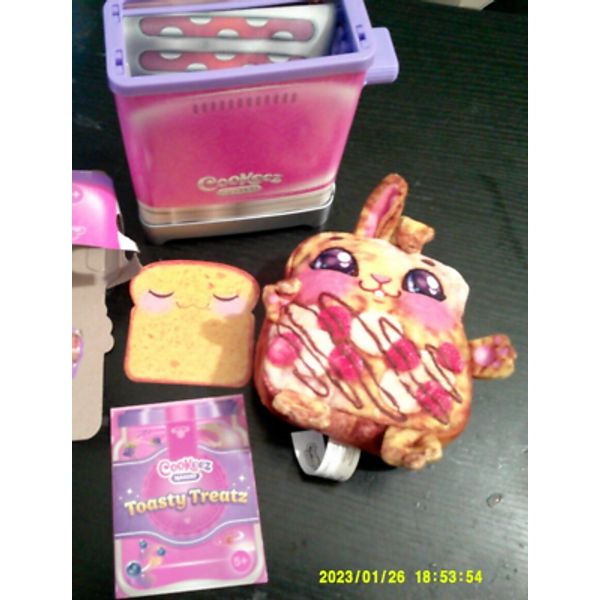 NEW Cookeez Makery Toasty Treatz Toaster Oven scented toy RASPBUNNY FRENCH TOAST