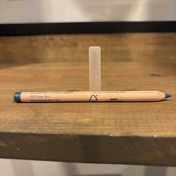 Aveda Eye Definer Petal Essence *Discontinued* 999 Sea Fern .04 Oz