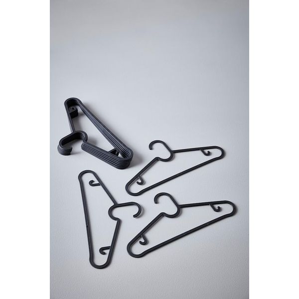 Black Polypropylene Hanger – 20% Recycled Plastic, Durable & Eco-Friendly (4)