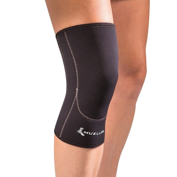 MUELLER Sports Medicine Closed Patella Knee Compression Sleeve, Knee Support for Men and Women, Black, Medium