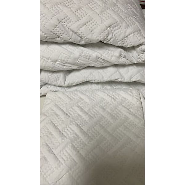 🏔️ VCNY Home Nina II 3-Piece Geometric Polyester Comforter Set KING🆕w/defects