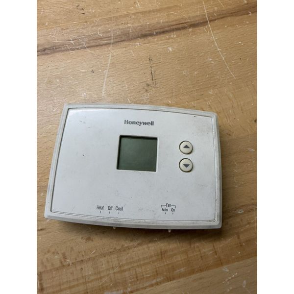 (L) Honeywell RTH111B1024 Digital  Thermostat Tested and Working