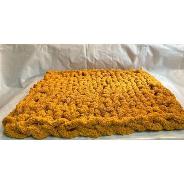 Gold Color Soft Chunky Warm Pet Bed Mat Hand Knit Acrylic Mach Wash 23” X 21”