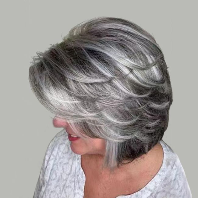 Jolelyne Short Dark Gray Bob Wigs Wavy Layered Bob Wig with Curtain Bangs for Women Synthetic Highlight Sliver Ombre Grey Bob Wig Pixie Cut Wig Gray Hair Wigs for Women Black Mixed Gray Wavy Wig