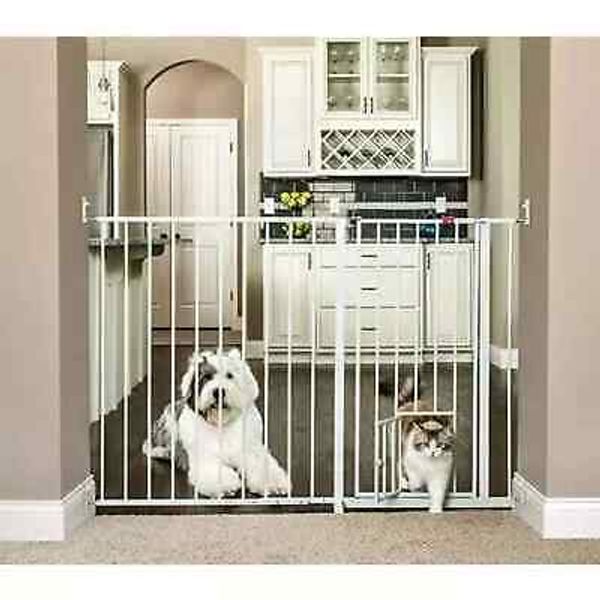 Carlson Maxi Extra Tall Pet Gate Expands 51-58 Inches Wide