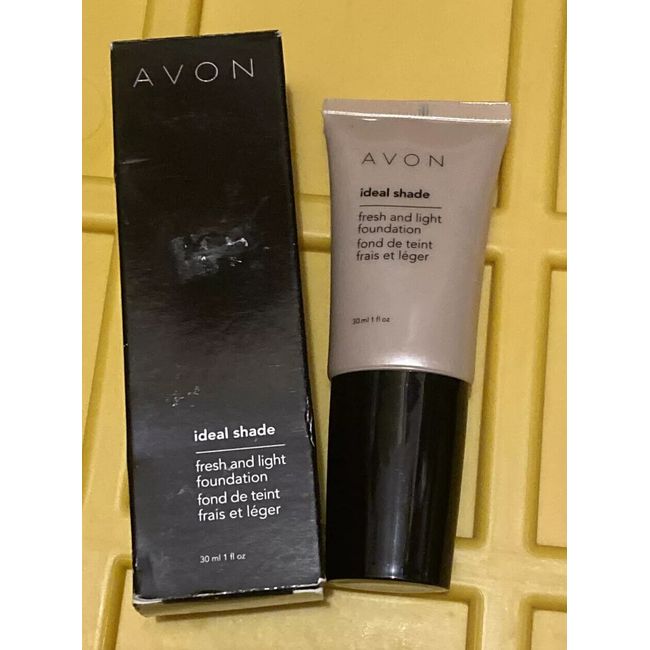 Avon Ideal Shade Fresh and Light Foundation - Creamy Ivory  New