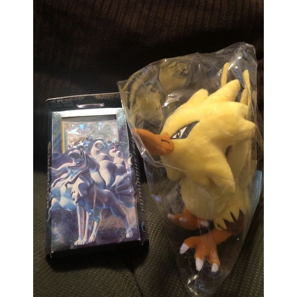 Pokémon Sun & Moon Burning Shadows theme Deck Box And Zapdos Toy