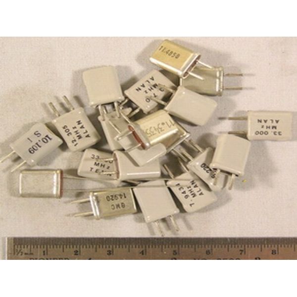 100 Assort. Frequency 6mHz - 38.9mHz HC25/U Crystals