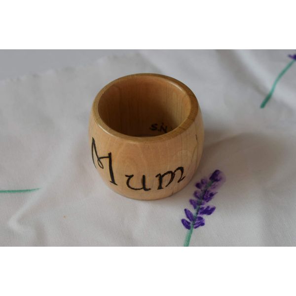 'Mum' wooden napkin ring