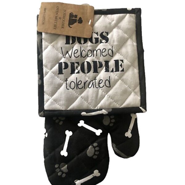 Dogs Welcome Oven Mitt and Potholder Set Kitchen Dog Bones Paw Prints Pet Black