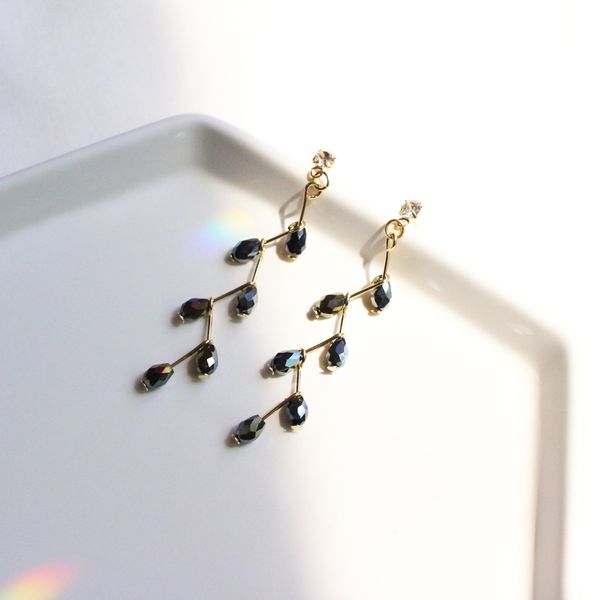 Autumn-colored stylish dark navy water drop crystal point earrings