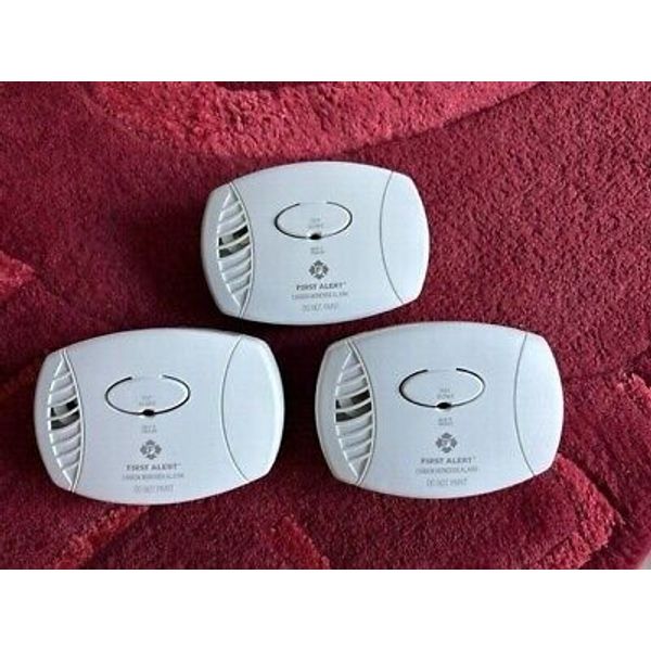 FIRST ALERT Carbon Monoxide Alarm Plug-In with Battery Backup Model No. C0606