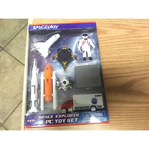 NIB Spaceplay 8 Pc Space Explorer Toy Set Plastic NASA Shuttle SaturnV Moon Land