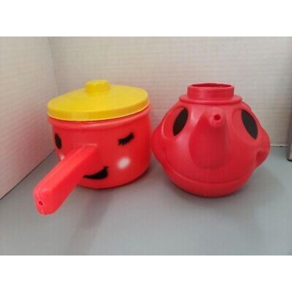 Vintage Empire Carolina Enterprise Toy Plastic Tea Kettle and Stove Pot