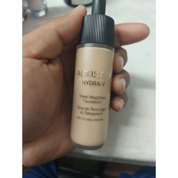 ARTISTRY Hydra-V Sheer Weightless Foundation SPF 15  Buff L1W1 1oz NEW