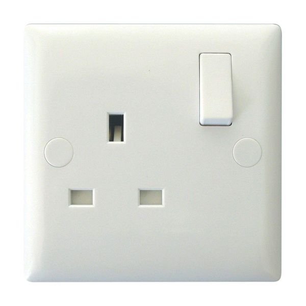 Varilight XO4PW Value Polar White 1 Gang 13A Single Pole Switched Plug Socket
