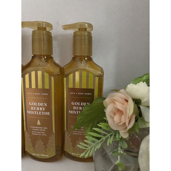 2 New GOLDEN BERRY MISTLETOE BATH & BODY WORKS CLEANSING GEL HAND SOAP