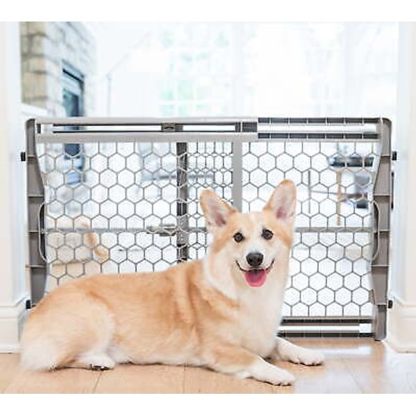 Carlson Pet Products Expandable Pet Gate, 28"-42" Wide x 23" Tall