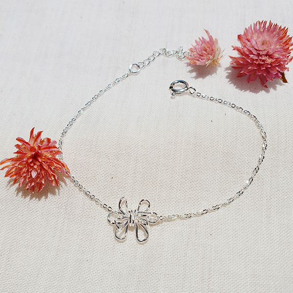 Silver bracelet that looks like a ribbon or flower