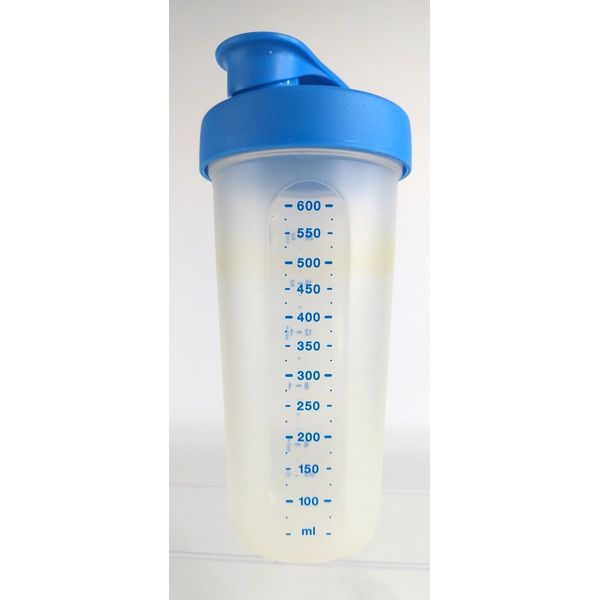 Tupperware Quick Shake Blender Drink Dressing Mixer 23 oz. Container 7320 Blue