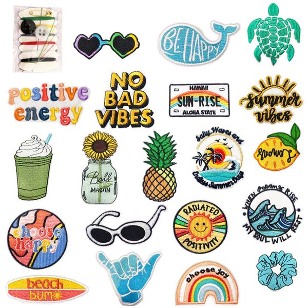 Packung Mit 20 AufbüGelbaren Hippie BüGelsticker Retro Gestickte Patches AufbüGelflicken Kinder Buchstaben Zum AufnäHen Mit 6-Farbigem NäHset FüR RucksäCke, Jeans, Jacken Und Kleidung Diy Crafts