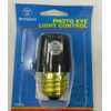 WESTINGHOUSE  PHOTO-EYE LIGHT CONTROL/70805 AUTOMATIC socket SENSOR ON/OFF(9EB1