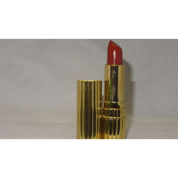 Estee Lauder Futurist Full Treatment Lipstick SPF 15 F 09 Shocking Plum