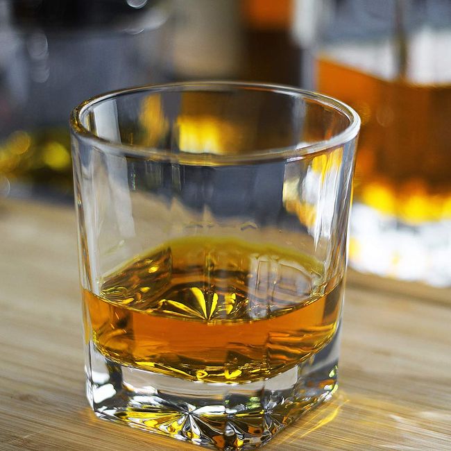 LUXU Whiskey Glasses(Set of 4)-Square bottom,11 oz Clear Scotch Glasses,Old  Fashioned Glasses,Unique…See more LUXU Whiskey Glasses(Set of 4)-Square