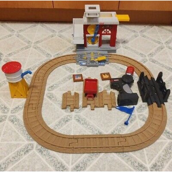 Fisher-Price Geotrax H3464 Workin’ Town Railway incomplete no control Train Set