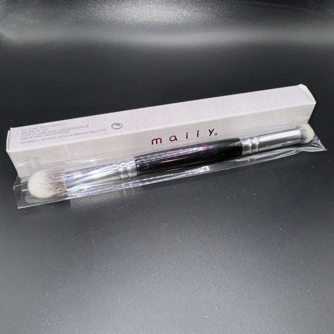 Mally- Double Ended Eyeshadow Brush