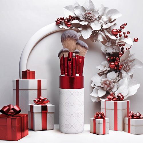 Set di pennelli da trucco professionale Luvia, idea regalo, Prime Vegan Memories Velvet Red, Pearl, 7 pennelli da trucco con contenitore per pennelli e spugna blender // Prime Vegan Memories Set