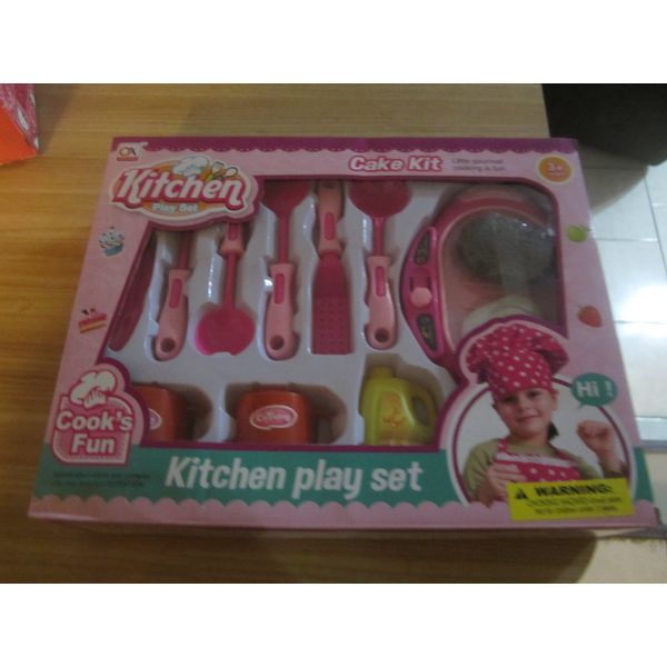 TOY KITCHEN PLAY SET WITH FOOD WITH HOT PLATE