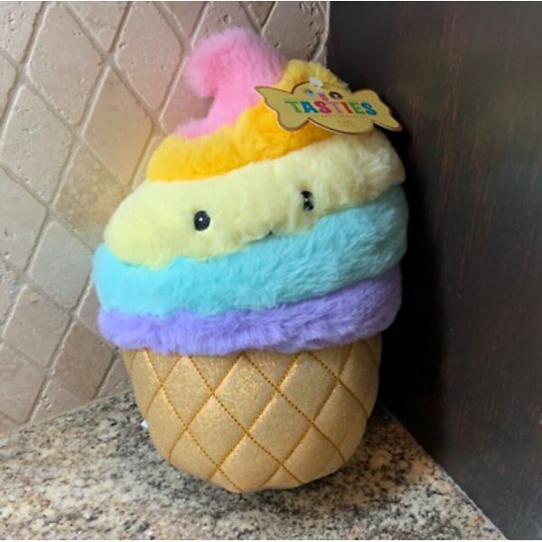 NWT ~ 9” F.A.O. Schwarz TASTIES Sweet Friends Ice Cream Cone Stuffed Plush HTF!