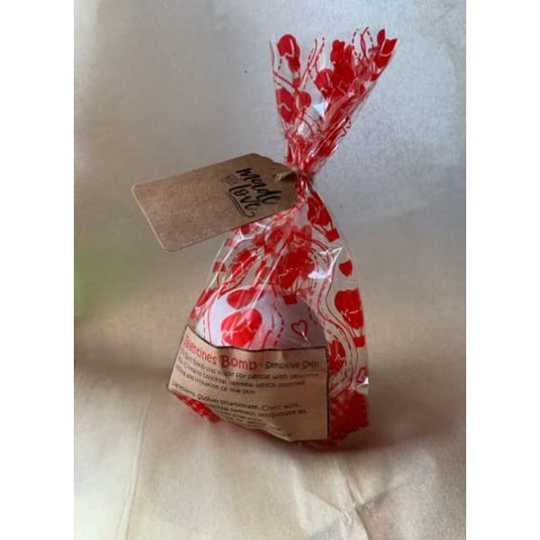 Sensitive Skin Bath Bomb in Gift wrap - Valentines