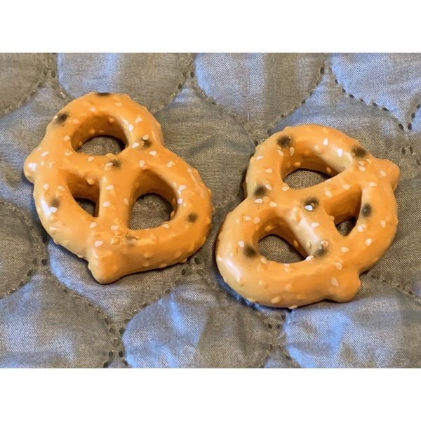 Pretend Play Food Soft Pretzel With Salt x 2 Plastic Toy Kitchen Accessory