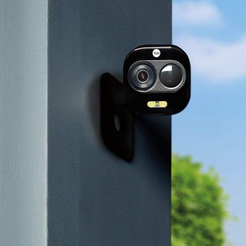 Yale SV-DAFX-B Front Door Camera - Spotlight And Siren Alarm, Motion Detector, Night Vision, Two-Way Talk, HD Live Viewing - App Controlled, Stand Indoor Use [Works With Alexa]