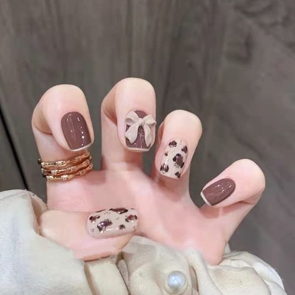 (Gift Nail Art Tool Set) AAGWW Nail Tip, Belly Short, False Nail, Short Coming of Age Ceremony, Mat, False Nail, Nail Tip, Cute, Beautiful Armor Supplies, Studio Glue Design (Color: French Leopard Ribbon Product Contents: 24 Nail Art + Glue)