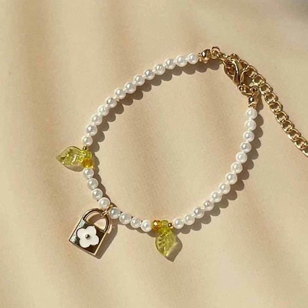 Lovelock Pearl Women&#39;s Bead Bracelet