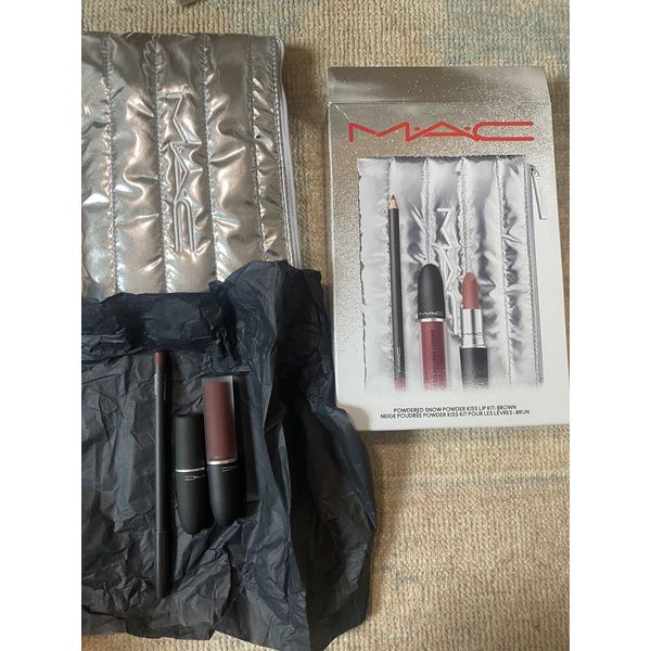 MAC Powdered Snow Powder Kiss Lip Kit:Brown