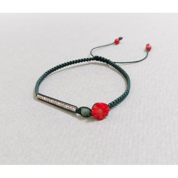 Flower&#39;Karen Silver Pipe &amp; Red Trumpet Coral Knot Bracelet