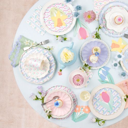 Meri Meri Flower Cups (Pack of 8), Floral Paper Cups, 9oz Disposable Party Cups, Garden Party Cups Sized for Kids & Adults, Ideal for Hot or Cold Party Drinks