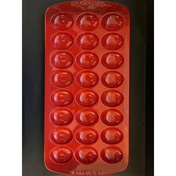 Le Creuset Deviled Egg Platter 24 Slot Tray Stoneware Cerise Red New W/ Sticker